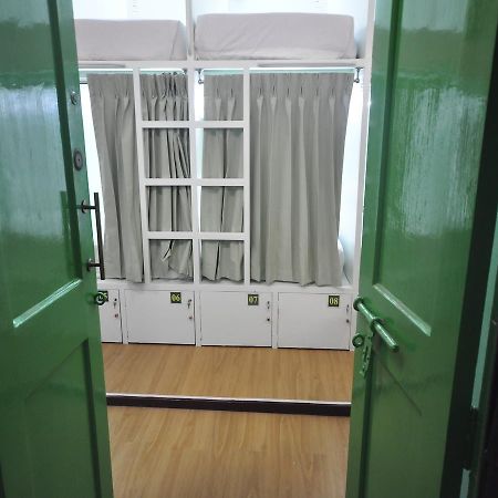 Hostel Latha Yangon Exteriör bild