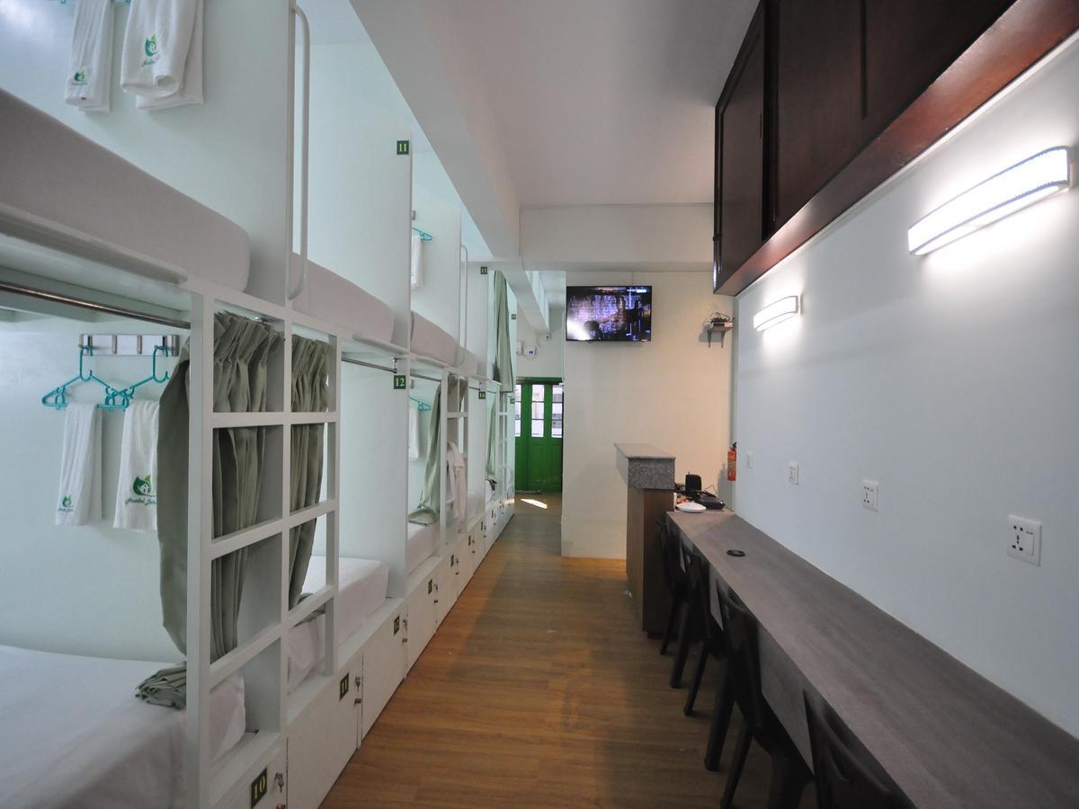 Hostel Latha Yangon Exteriör bild