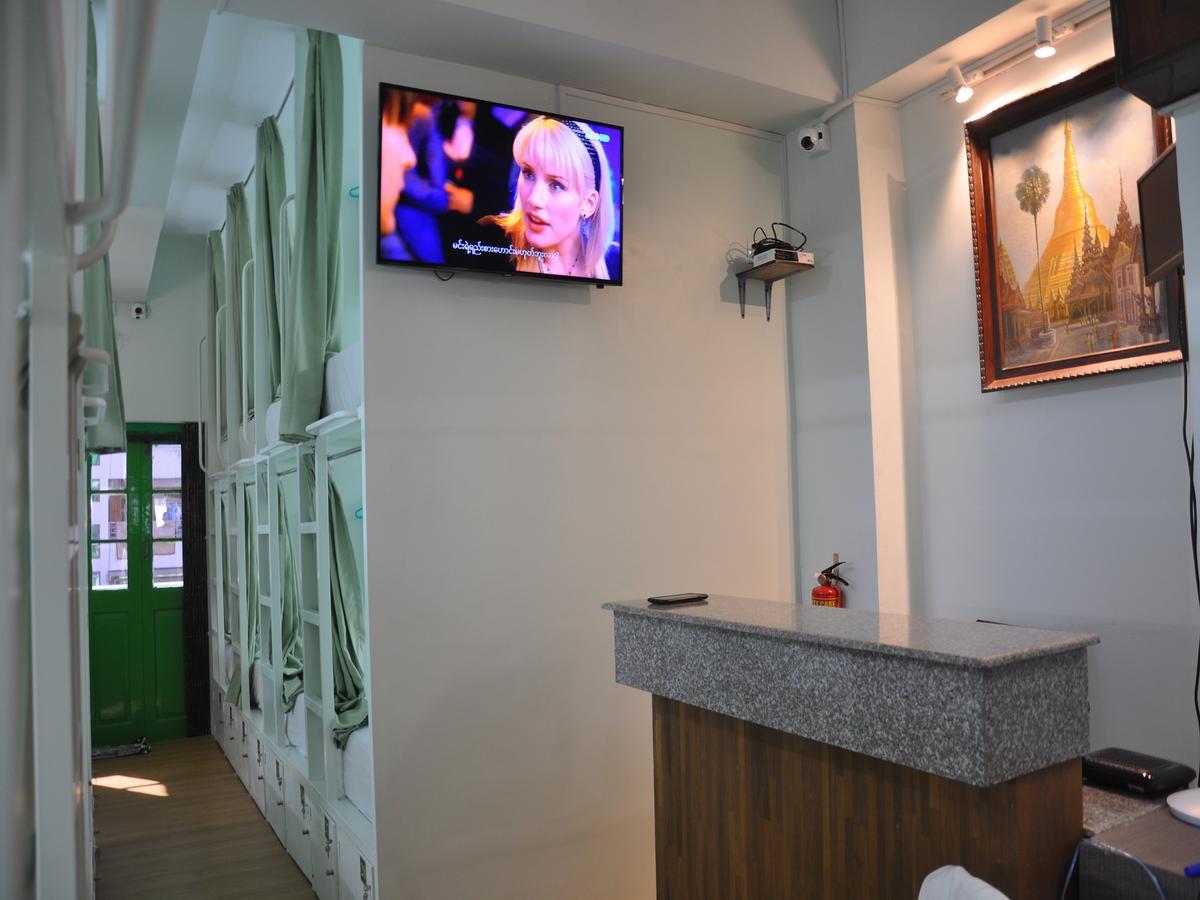 Hostel Latha Yangon Exteriör bild