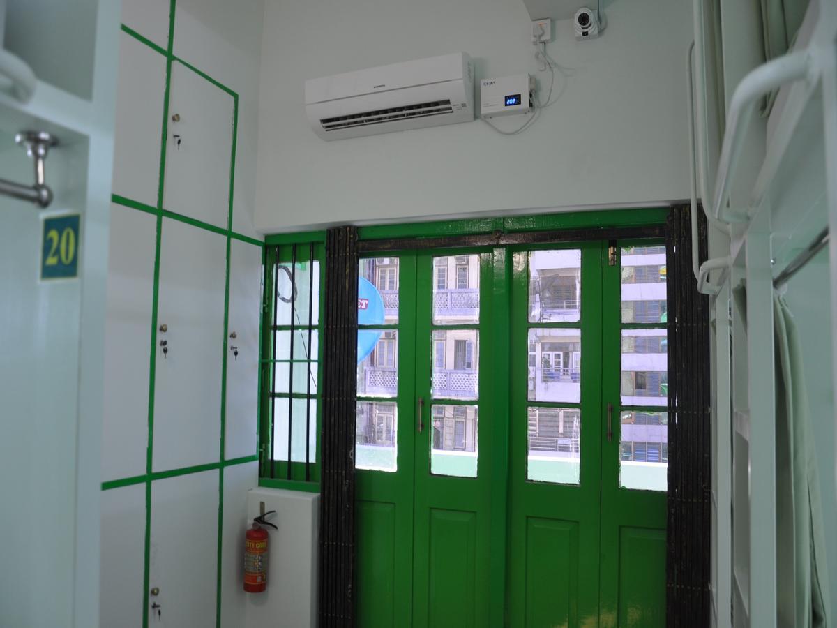 Hostel Latha Yangon Exteriör bild