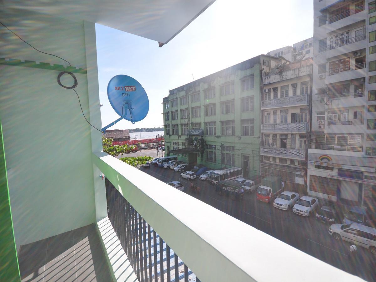 Hostel Latha Yangon Exteriör bild