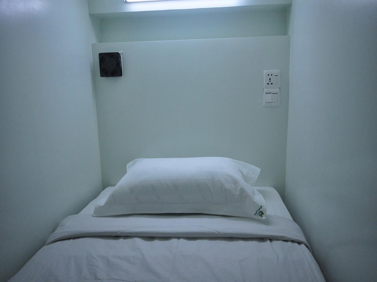 Hostel Latha Yangon Exteriör bild
