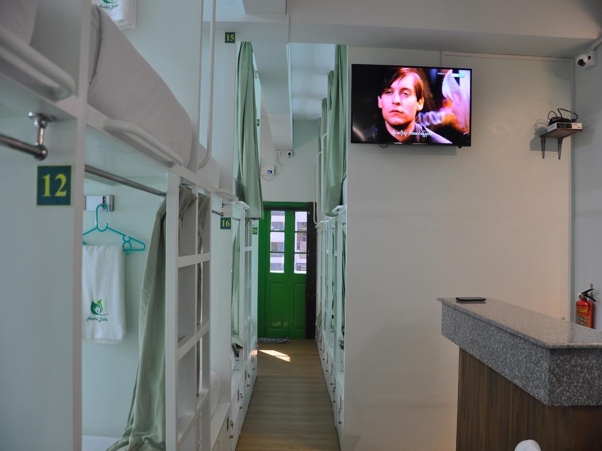 Hostel Latha Yangon Exteriör bild